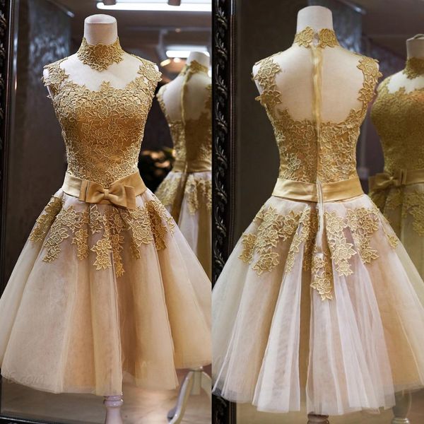 2018 high neck gold lace appliques cocktail dresses backless sash princess short homecoming dresses plus size custom made vestidos de festa, Blue;pink
2018 high neck gold lace appliques cocktail dresses backless sash princess short homecoming dresses plus size custom made vestidos de festa, Blue;pink