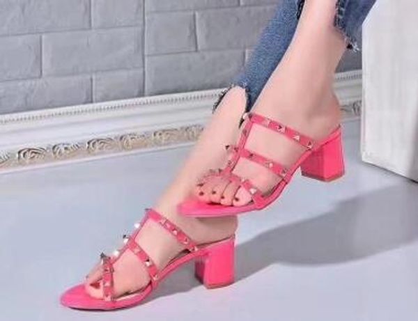 2018 Women Luxury Designer Rivet Chunky Sandals Square High Heel Studs Retro Shoes Genuine Leather Brand Summer Slides Outside Slipper S814
2018 Women Luxury Designer Rivet Chunky Sandals Square High Heel Studs Retro Shoes Genuine Leather Brand Summer Slides Outside Slipper S814