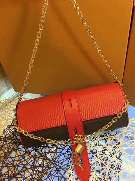 wholesale ladies fashion pillow bag wild leather crossbody barrel chain rectangular bag barrel bag cosmetic storage box
wholesale ladies fashion pillow bag wild leather crossbody barrel chain rectangular bag barrel bag cosmetic storage box