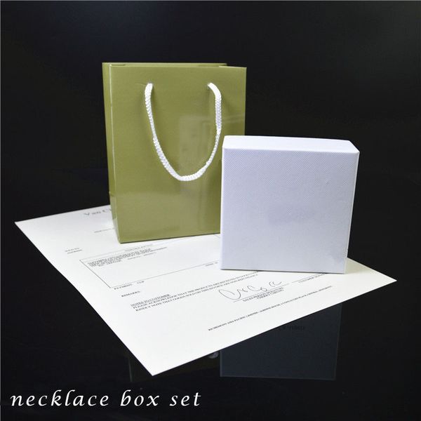 2018 Branded logo for famous brand bangle and ring and necklace box jewelry gift box free shipping PS6810
2018 Branded logo for famous brand bangle and ring and necklace box jewelry gift box free shipping PS6810
