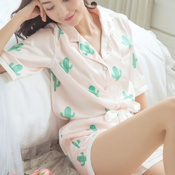 2017 new women summer short-sleeved pajamas cactus imitation silk lapels family clothing sets ice silk pajamas home clothes, Black;red
2017 new women summer short-sleeved pajamas cactus imitation silk lapels family clothing sets ice silk pajamas home clothes, Black;red
