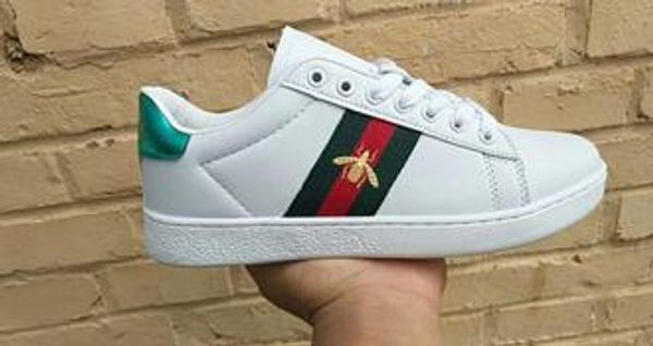 2017 Новые тузы вышивки небольшие пчелы женщины маленькие белые туфли Осенние моды
2017 Новые тузы вышивки небольшие пчелы женщины маленькие белые туфли Осенние моды