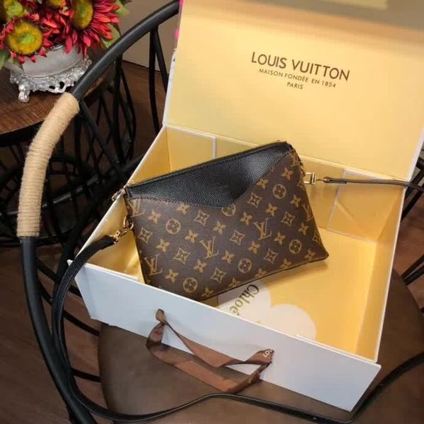 Women Bag Shoulder Crossbody Bucket Bags for Women 2018 Summer Tassel Women Bags Leather Purses Luxury Handbags Famous Brand
Women Bag Shoulder Crossbody Bucket Bags for Women 2018 Summer Tassel Women Bags Leather Purses Luxury Handbags Famous Brand