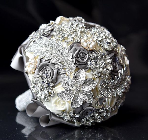 european and american sapphire bride holding flower wedding gift wedding supplies
european and american sapphire bride holding flower wedding gift wedding supplies