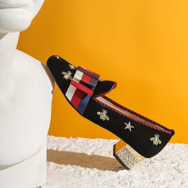 2019 Новый вышивка пчелы Звезда мокасины натуральная кожа мода Женская обувь плать
2019 Новый вышивка пчелы Звезда мокасины натуральная кожа мода Женская обувь плать