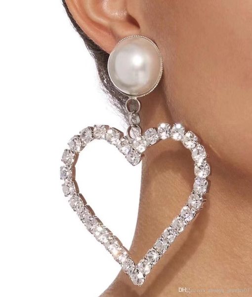American fashion ladies big heart-shaped earrings Fashion original to create pearl earrings Counter with the same full diamond earrings
American fashion ladies big heart-shaped earrings Fashion original to create pearl earrings Counter with the same full diamond earrings