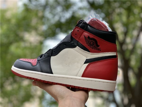 originals 1 high og bred toe 1s red black white men basketball shoes authentic sports sneakers with box 555088-610
originals 1 high og bred toe 1s red black white men basketball shoes authentic sports sneakers with box 555088-610