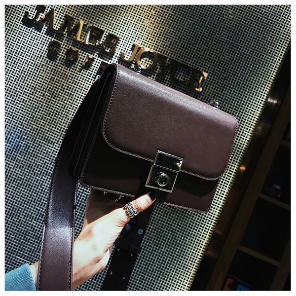 selling vintage flap bags purse cross body purse fashion women clutch famous crossbody shoulder bags mumu /10
selling vintage flap bags purse cross body purse fashion women clutch famous crossbody shoulder bags mumu /10