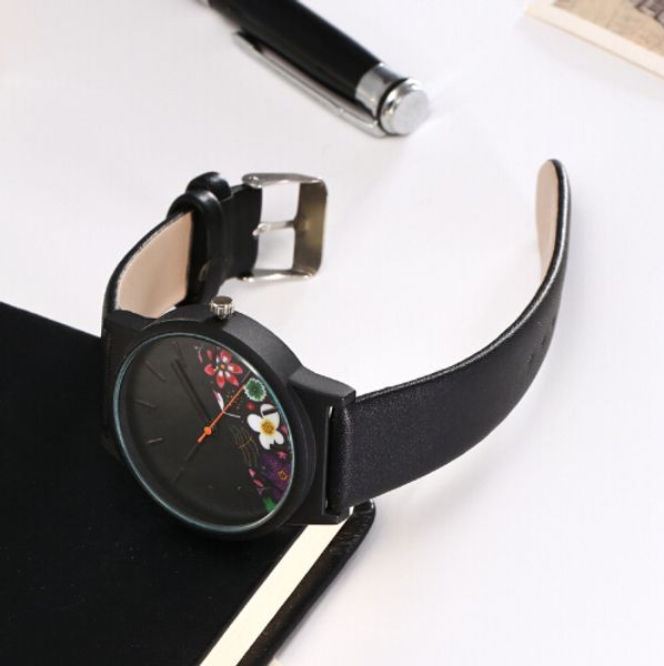 vintage leather women watches 2017 luxury top brand floral pattern casual quartz watch women clock, Slivery;brown
vintage leather women watches 2017 luxury top brand floral pattern casual quartz watch women clock, Slivery;brown