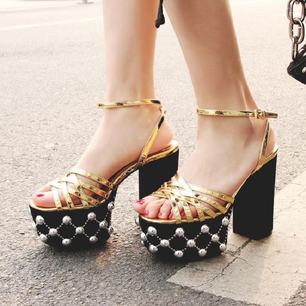 2018 show catwalk buckle with large size shoes new list muffins thick platform waterproof platform high heel sandals rough with rivets, Black
2018 show catwalk buckle with large size shoes new list muffins thick platform waterproof platform high heel sandals rough with rivets, Black