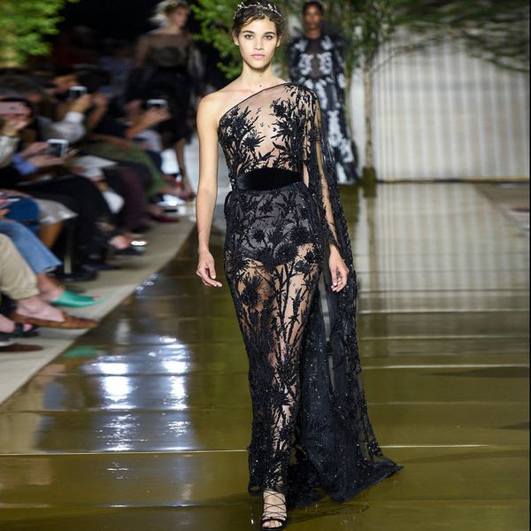 elegant one-shoulder black applique evening dresses with velvet sash saudi arabia dubai style prom gown lebanon formal dress, Black;red
elegant one-shoulder black applique evening dresses with velvet sash saudi arabia dubai style prom gown lebanon formal dress, Black;red