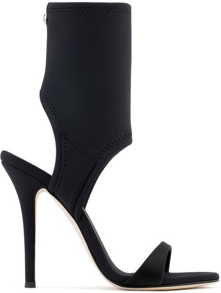 2018 high style new red carpet catwalk shallow elastic stretch hollow shoes high heel personalized color printing wedding shoes, Black
2018 high style new red carpet catwalk shallow elastic stretch hollow shoes high heel personalized color printing wedding shoes, Black