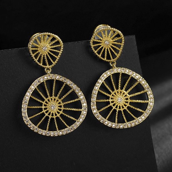 2018 new fashion jewelry court vintage earrings for women 925 sterling silver needle stud earrings female brinco, Golden;silver
2018 new fashion jewelry court vintage earrings for women 925 sterling silver needle stud earrings female brinco, Golden;silver