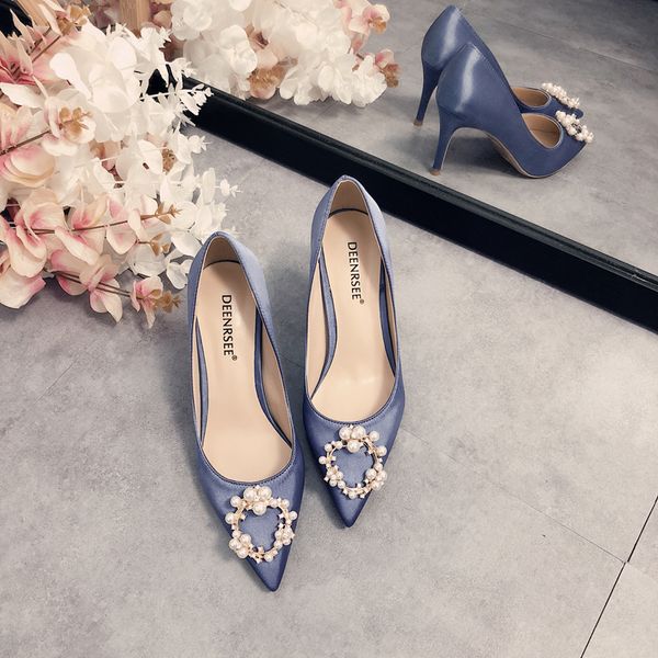 stiletto heel silk wedding shoes for bride luxury designer women heels pearls poined toe rhinestones bridal shoes2505, Black
stiletto heel silk wedding shoes for bride luxury designer women heels pearls poined toe rhinestones bridal shoes2505, Black