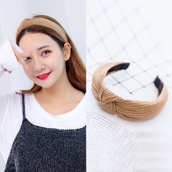 2018 new style headband fashion luxury wide plain fashion headbands knot turban headband for women girls, Silver
2018 new style headband fashion luxury wide plain fashion headbands knot turban headband for women girls, Silver
