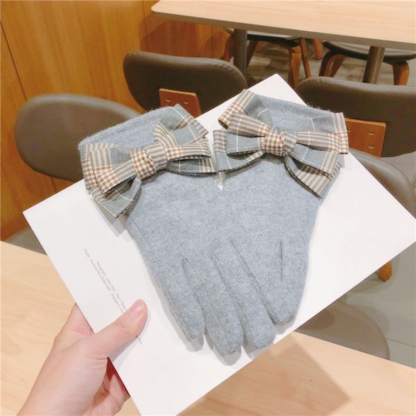 lattice bowknot touch screen full finger mittens women winter gloves thick soft wrist luvas invierno guantes female wholesale, Blue;gray
lattice bowknot touch screen full finger mittens women winter gloves thick soft wrist luvas invierno guantes female wholesale, Blue;gray
