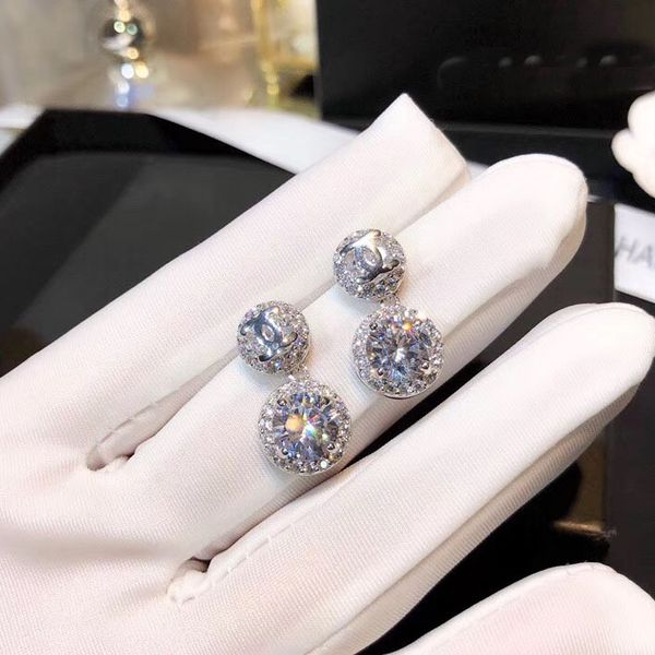 Classic Design Drop Earrings Paris style with sparkle diamond Brand High VERSION Women Party Wedding Earrings Luxury Charm Valentine's Day J
Classic Design Drop Earrings Paris style with sparkle diamond Brand High VERSION Women Party Wedding Earrings Luxury Charm Valentine's Day J
