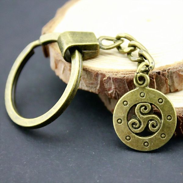 6 pieces key chain women key rings car keychain for keys round swirl signs 18mm, Slivery;golden
6 pieces key chain women key rings car keychain for keys round swirl signs 18mm, Slivery;golden