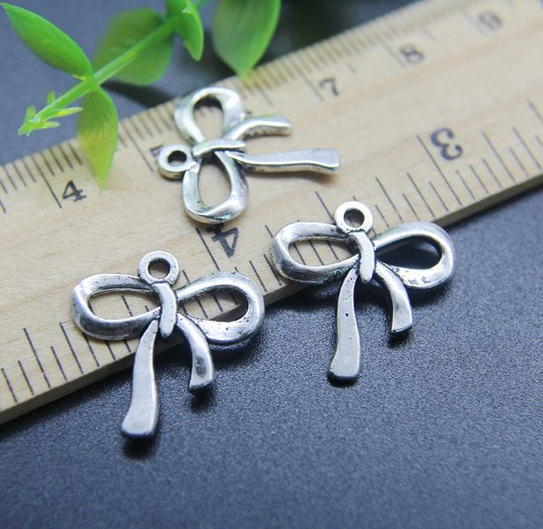 wholesale 100pcs cute bowknot charms pendant retro jewelry making diy keychain ancient silver pendant for bracelet earrings 18*18mm, Bronze;silver
wholesale 100pcs cute bowknot charms pendant retro jewelry making diy keychain ancient silver pendant for bracelet earrings 18*18mm, Bronze;silver