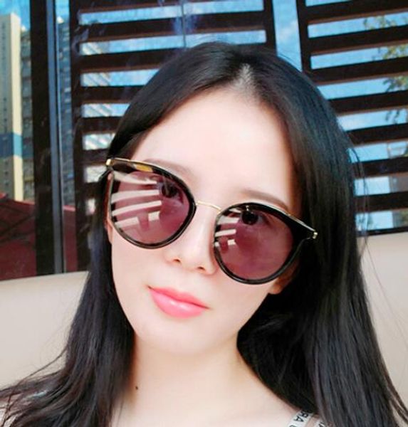 new fashion sunglasses for women web celebrity polarized sunglasses export style super light sale, White;black
new fashion sunglasses for women web celebrity polarized sunglasses export style super light sale, White;black