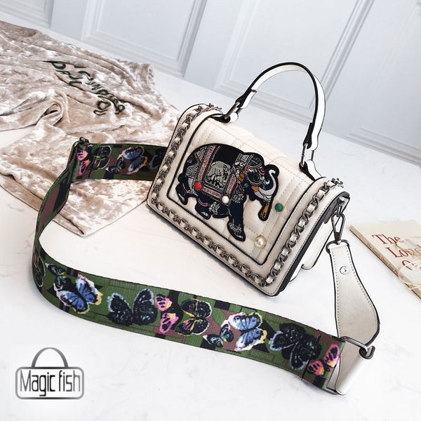lady's animal pattern soft handle magnetic buckle wide shoulder belt retro small square bag 4940/l
lady's animal pattern soft handle magnetic buckle wide shoulder belt retro small square bag 4940/l