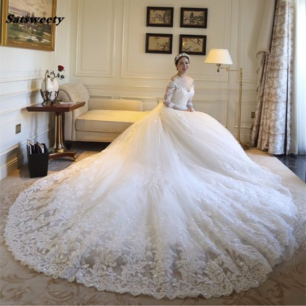 plus size v-neck half sleeve cathedral/royal wedding dress luxury long train appliques bridal gowns vestido de noiva custom, White
plus size v-neck half sleeve cathedral/royal wedding dress luxury long train appliques bridal gowns vestido de noiva custom, White