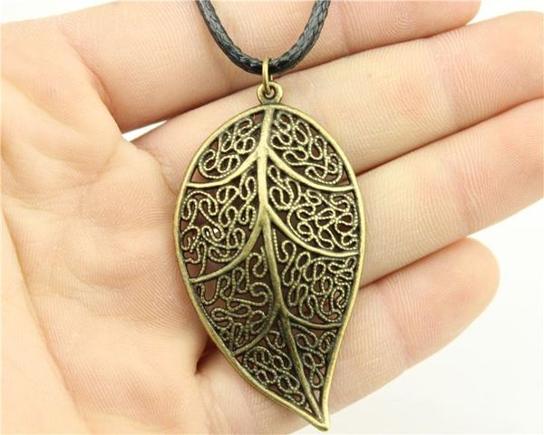 wysiwyg 5 pieces leather chain necklaces pendants choker collar pendant necklace women leaf 57x31mm n6-a11196, Golden;silver
wysiwyg 5 pieces leather chain necklaces pendants choker collar pendant necklace women leaf 57x31mm n6-a11196, Golden;silver