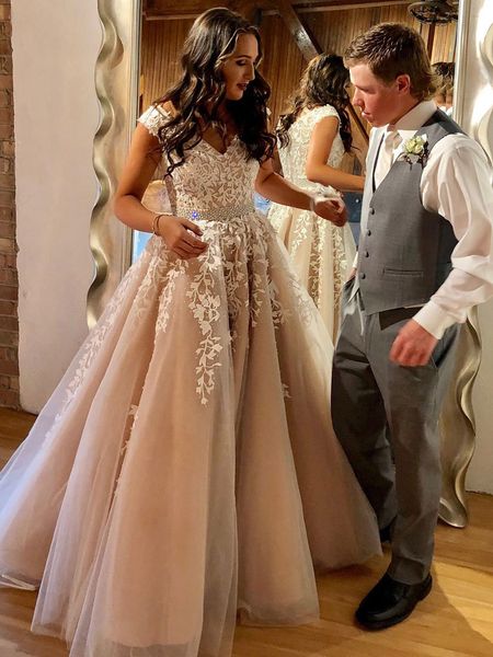 luxurious v-neck cap sleeve wedding dresses appliques lace beads crystal sash long wedding dress vestido de noiva, White
luxurious v-neck cap sleeve wedding dresses appliques lace beads crystal sash long wedding dress vestido de noiva, White