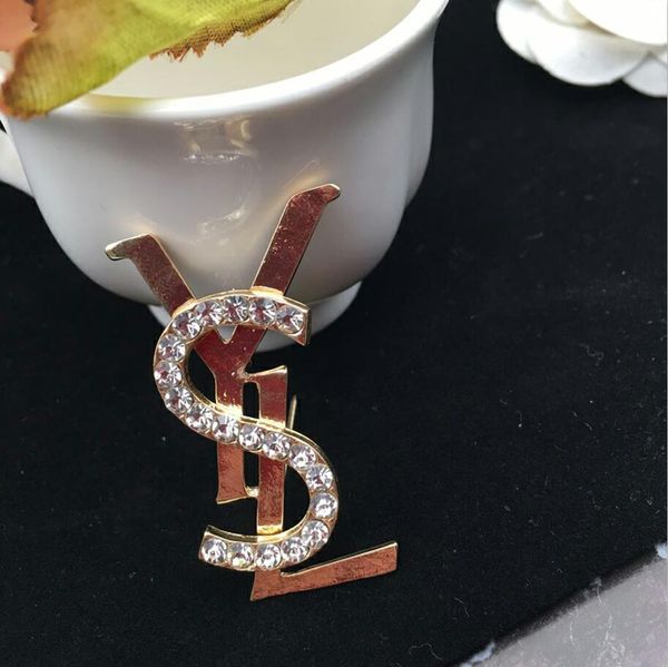 Men's Fashion Letter Brooch Women's Luxury Crystal Brooch Star Brand Brooch Gold-plated Jewelry Free Shipping 1---4 Days
Men's Fashion Letter Brooch Women's Luxury Crystal Brooch Star Brand Brooch Gold-plated Jewelry Free Shipping 1---4 Days