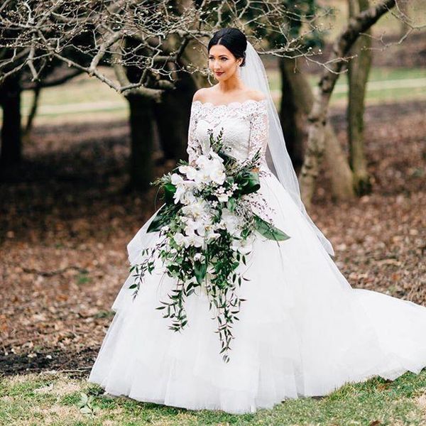 vintage a line wedding dresses with long sleeves counrt train bateau neck 2018 modern bridal gowns for garden country vestidos de novia, White
vintage a line wedding dresses with long sleeves counrt train bateau neck 2018 modern bridal gowns for garden country vestidos de novia, White