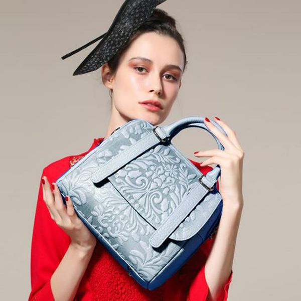 korean style genuine leather handbag flower pattern leather cover handle bags women party shoulder bags sent friend gift
korean style genuine leather handbag flower pattern leather cover handle bags women party shoulder bags sent friend gift