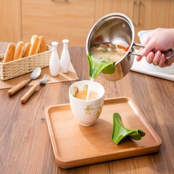 home silicone liquid funnel diversion mouth kitchen tools anti-spill kitchenware round useful pour soup tool
home silicone liquid funnel diversion mouth kitchen tools anti-spill kitchenware round useful pour soup tool
