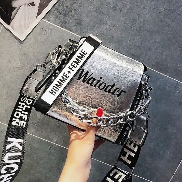 etaill barrel shaped pu leather design crossbody bag with thick chain stripe letter wide strap shoulder bag small bucket bag d18102407
etaill barrel shaped pu leather design crossbody bag with thick chain stripe letter wide strap shoulder bag small bucket bag d18102407