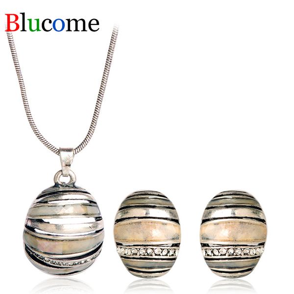 blucome vintage stud earring necklace ring set pendant antique silver color shell jewelry sets women banquet party accessories
blucome vintage stud earring necklace ring set pendant antique silver color shell jewelry sets women banquet party accessories