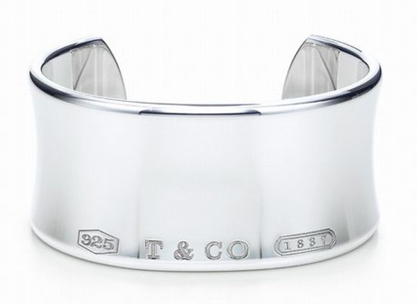 Celebrity de ign 925 ilverware ilver chain bracelet women letter clover wide bracelet jewelry with du t bag box
Celebrity de ign 925 ilverware ilver chain bracelet women letter clover wide bracelet jewelry with du t bag box