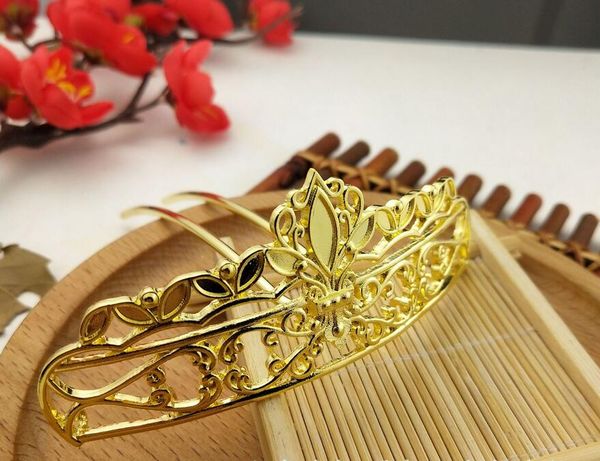 1pcstibetan silver vintage alloy ancient style crown with blond crown 95mm hair accessories, Golden;white
1pcstibetan silver vintage alloy ancient style crown with blond crown 95mm hair accessories, Golden;white