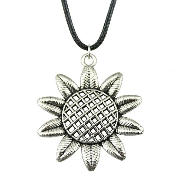 wysiwyg 5 pieces leather chain necklaces pendants choker collar hand made necklace men sunflower 49x43mm n6-b12413, Golden;silver 
wysiwyg 5 pieces leather chain necklaces pendants choker collar hand made necklace men sunflower 49x43mm n6-b12413, Golden;silver