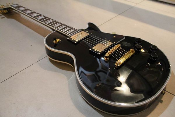 оптовая новое прибытие gibsonlpcustom 1960 электрогитара ebony fingerboard one piece шея / тело в черном 120226
оптовая новое прибытие gibsonlpcustom 1960 электрогитара ebony fingerboard one piece шея / тело в черном 120226