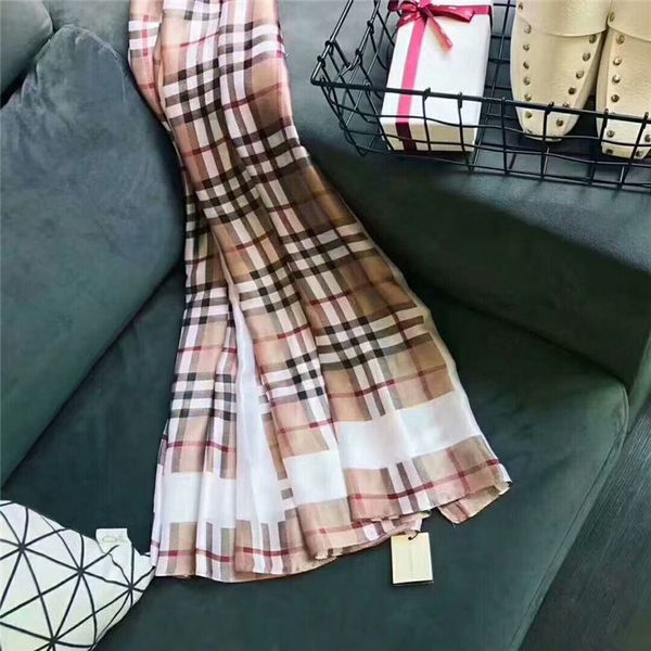 Spring and summer new luxury brand women's scarves classic plaid printed scarves shawl fashionable soft scarves
Spring and summer new luxury brand women's scarves classic plaid printed scarves shawl fashionable soft scarves