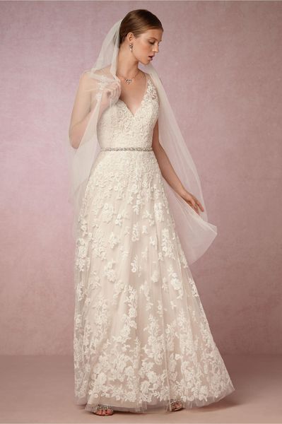 vintage wedding dresses v neck sleeveless a line elegant lace appliqued floor length with belt beach wedding dresses dh4090, White 
vintage wedding dresses v neck sleeveless a line elegant lace appliqued floor length with belt beach wedding dresses dh4090, White