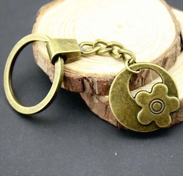 6 pieces key chain women key rings couple keychain for keys flower 25mm, Slivery;golden
6 pieces key chain women key rings couple keychain for keys flower 25mm, Slivery;golden