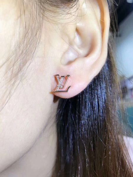 New Luxury Brand Designer Stud Earrings Letters Ear Stud Earring Jewelry Accessories for Women Wedding Gift Free Shipping 287
New Luxury Brand Designer Stud Earrings Letters Ear Stud Earring Jewelry Accessories for Women Wedding Gift Free Shipping 287