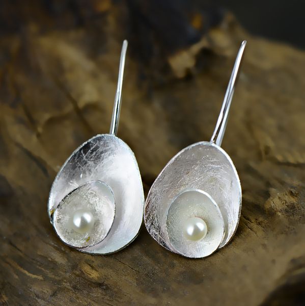 frosted shell pearl earrings drawing technology only beautiful women earrings restoring ancient ways birthday gift, Golden;silver
frosted shell pearl earrings drawing technology only beautiful women earrings restoring ancient ways birthday gift, Golden;silver