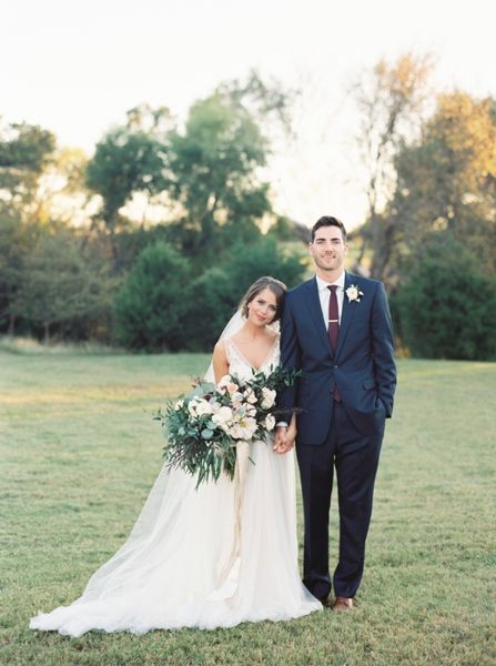 Custom Made Navy Blue Men Suit Wedding Groom Tuxedos Formal Blazers Slim Fit Groomsmen Bride Wear Bridegroom Suit 2 Pieces Jacket+Pants
Custom Made Navy Blue Men Suit Wedding Groom Tuxedos Formal Blazers Slim Fit Groomsmen Bride Wear Bridegroom Suit 2 Pieces Jacket+Pants