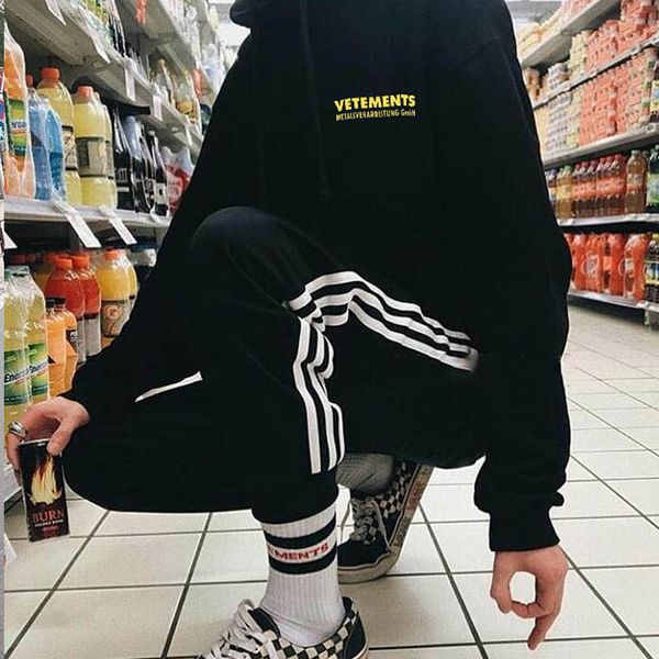 18SS B1CJ Vetements желтый логотип с капюшоном ретро High Street удобные свободные моды для муж 
18SS B1CJ Vetements желтый логотип с капюшоном ретро High Street удобные свободные моды для муж