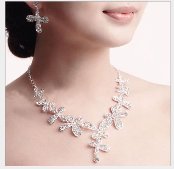 bridal jewelry, korean wedding necklace, earrings, headgear, two pieces of jewelry, Slivery;golden
bridal jewelry, korean wedding necklace, earrings, headgear, two pieces of jewelry, Slivery;golden