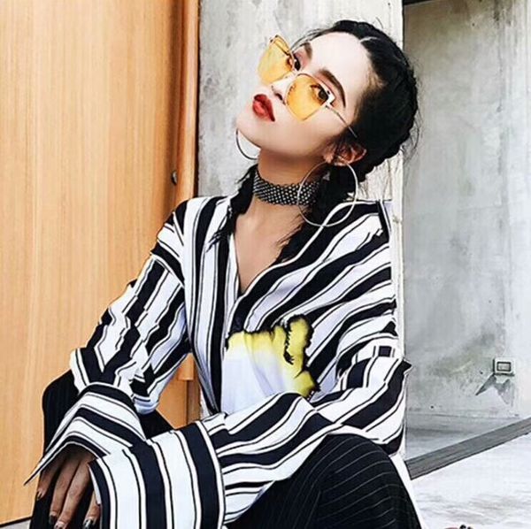 new fashion women sunglasses oculos 56q men sunglasses simple and generous men sun glasses outdoor uv400 protection eyewear with case, White;black
new fashion women sunglasses oculos 56q men sunglasses simple and generous men sun glasses outdoor uv400 protection eyewear with case, White;black