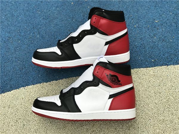 authentic 1 high og black toe 1s red black white men basketball shoes sports sneakers with original box 555088-125
authentic 1 high og black toe 1s red black white men basketball shoes sports sneakers with original box 555088-125