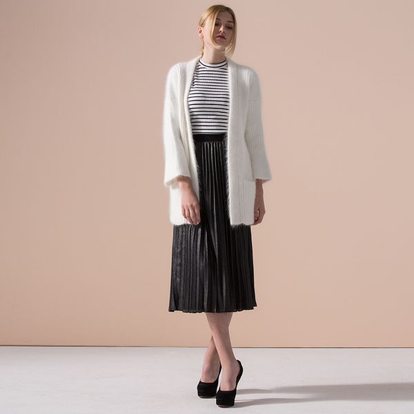 casaco malha knitted sweater 2018 new thickened sweater high ratio row solid knitted sweater long-sleeved v-neck lady sweaters, White;black
casaco malha knitted sweater 2018 new thickened sweater high ratio row solid knitted sweater long-sleeved v-neck lady sweaters, White;black