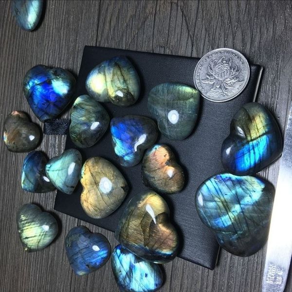 new natural labrador stone heart shape crystal natural feldspar polishing rolling crafts for wedding supplies of high quality
new natural labrador stone heart shape crystal natural feldspar polishing rolling crafts for wedding supplies of high quality